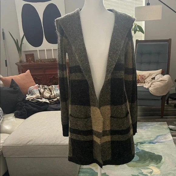 Cyrus Black and Tan Knitwear - Picture 4 of 12